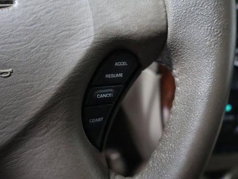 Used 2003 Chrysler Town & Country Limited image 27