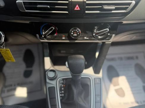 Used 2023 Kia Seltos LX AWD/4WD image 16