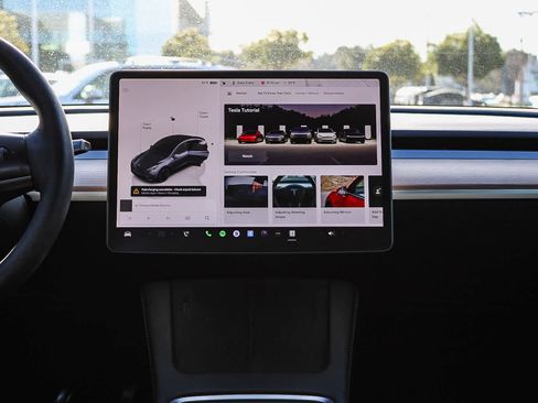 Used 2023 Tesla Model Y Performance image 12