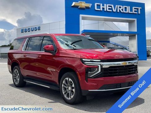 Used 2025 Chevrolet Suburban LS RWD image 1