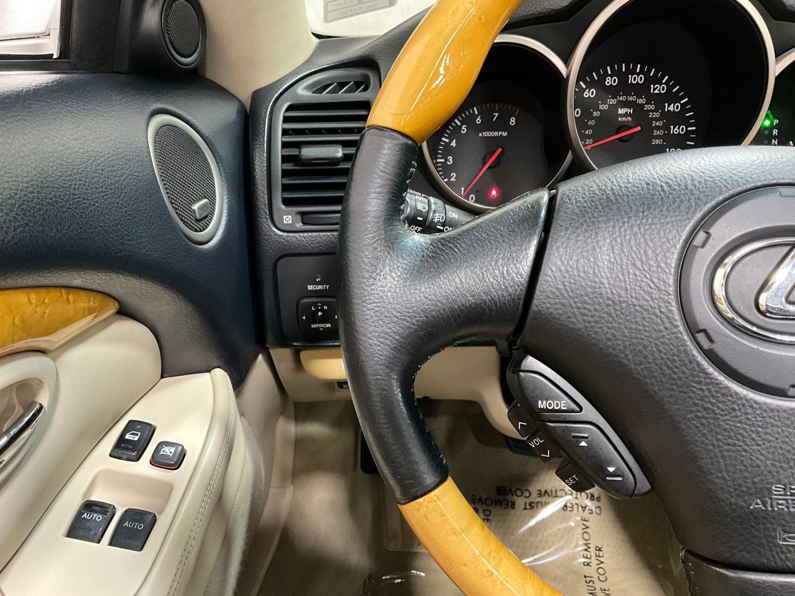 Used 2004 Lexus SC 430 Convertible RWD image 20