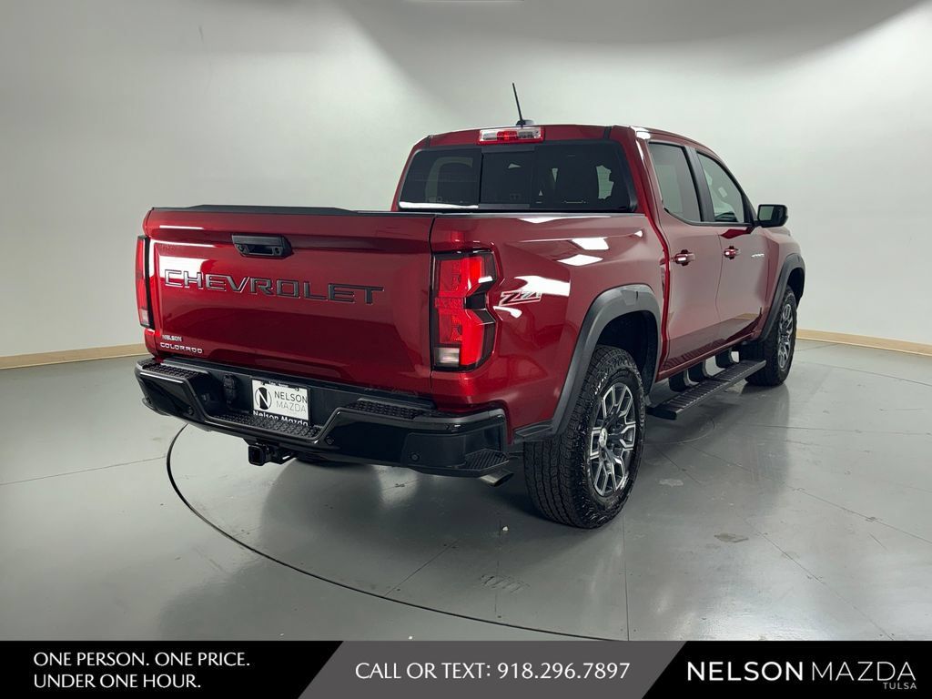 Used 2024 Chevrolet Colorado Z71 w/ Z71 Convenience Package 2 AWD/4WD image 6