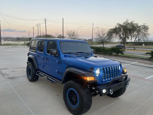 Used 2021 Jeep Wrangler Unlimited Sport AWD/4WD image 3
