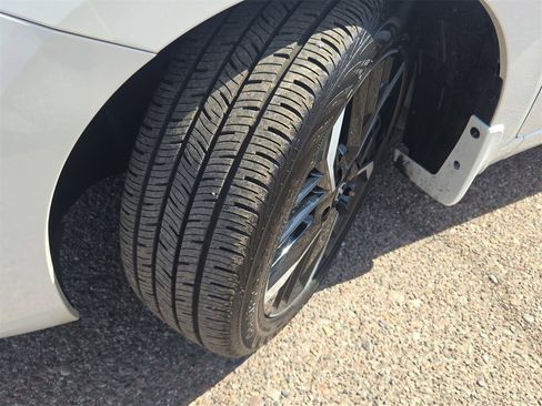 Used 2025 Nissan Versa SR w/ Trunk Package image 29