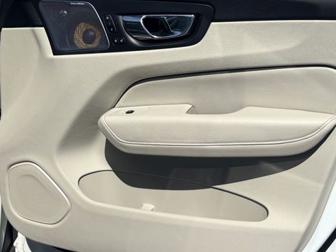 Used 2018 Volvo XC60 T8 Inscription image 32