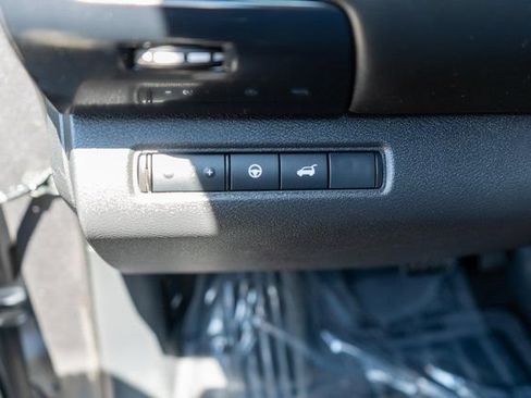 Used 2025 Nissan Pathfinder SV AWD/4WD image 19