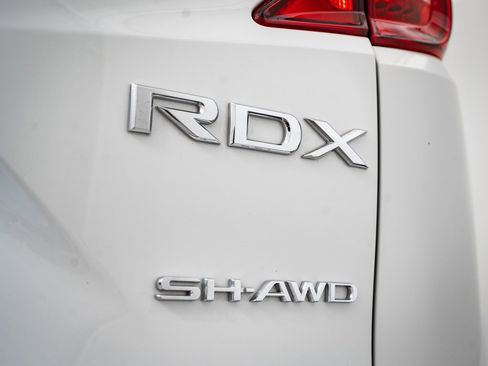Certified 2025 Acura RDX SH-AWD image 9