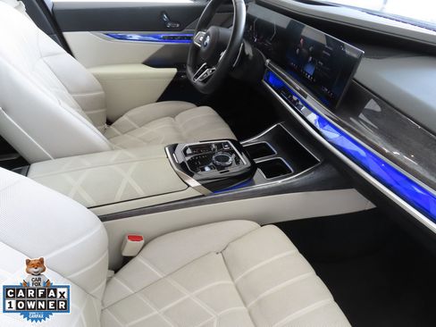 Used 2023 BMW 760i xDrive w/ Executive Package image 30