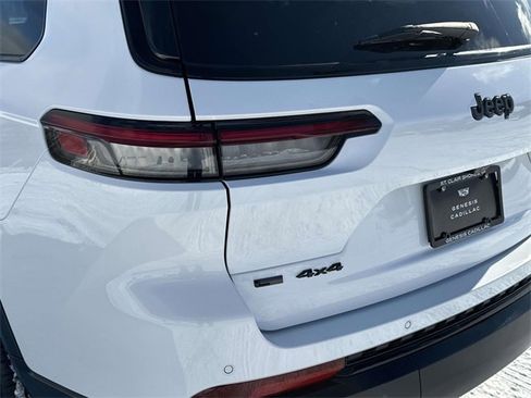 Used 2021 Jeep Grand Cherokee L Laredo image 9