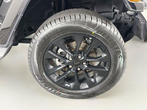 Used 2022 Jeep Wrangler Unlimited Sahara AWD/4WD image 37