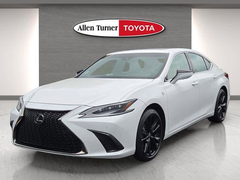 Used 2024 Lexus ES 300h F Sport image 2