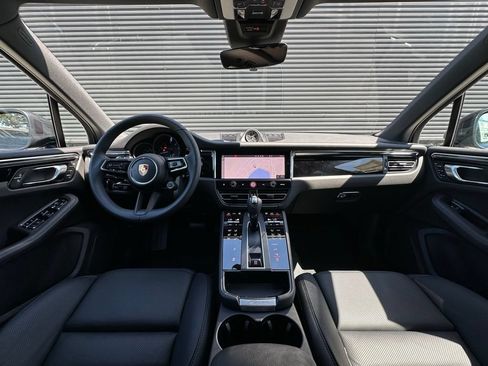 Used 2026 Porsche Macan AWD/4WD image 5