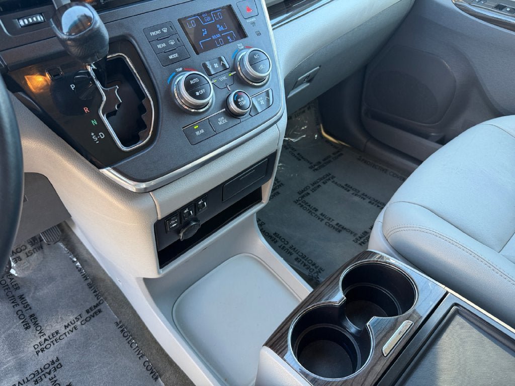 Used 2017 Toyota Sienna XLE w/ XLE Navigation Package FWD image 19