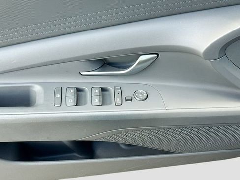 Used 2024 Hyundai Elantra SEL image 18