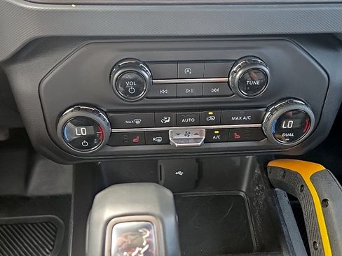 Certified 2024 Ford Bronco Badlands AWD/4WD image 19