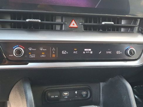 Used 2023 Kia Sportage EX image 17