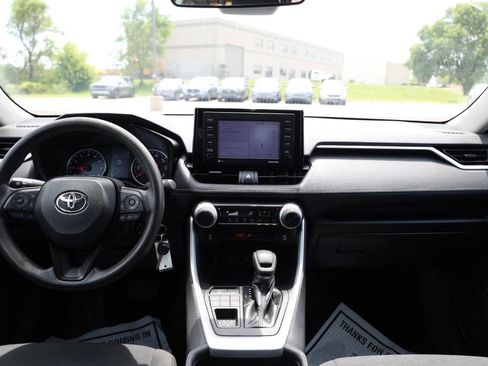 Used 2020 Toyota RAV4 LE AWD/4WD image 14