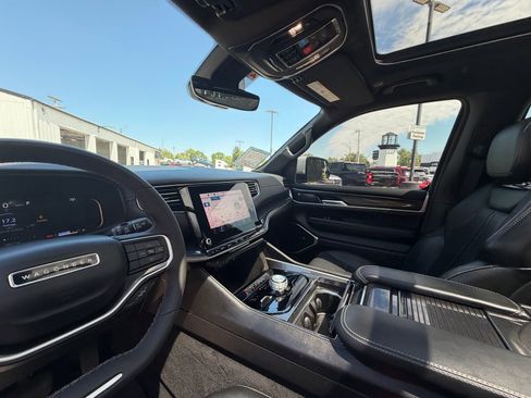 Used 2022 Jeep Wagoneer Series I w/ Premium Group I AWD/4WD image 19
