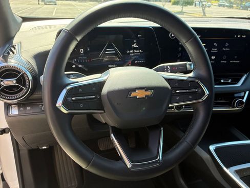 Used 2025 Chevrolet Equinox LT image 34