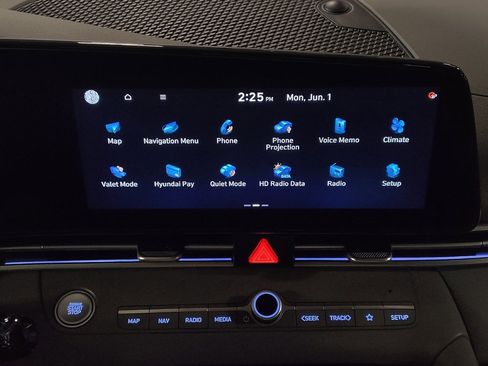 Used 2025 Hyundai Elantra SEL FWD image 25