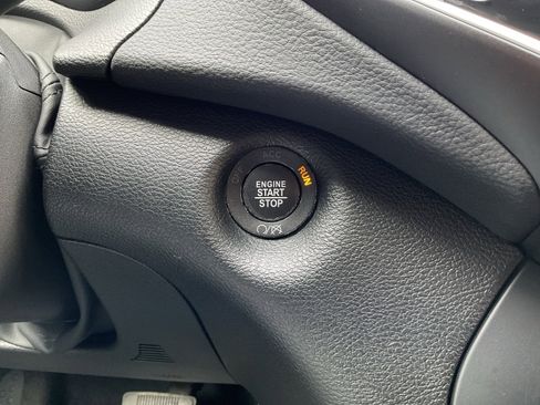 Used 2022 Jeep Cherokee Limited image 23