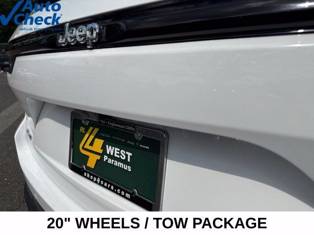 Used 2023 Jeep Grand Cherokee Limited w/ Trailer Tow Prep Group (B) AWD/4WD image 10