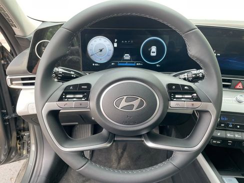 New 2025 Hyundai Elantra Limited image 39