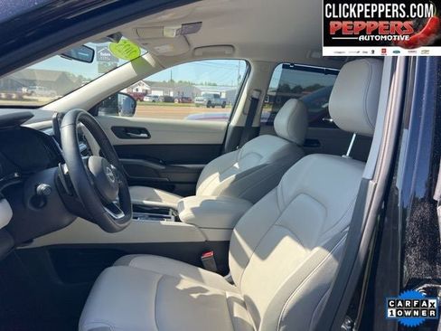 Used 2025 Nissan Pathfinder SL FWD image 11