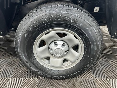 Used 2022 Toyota Tacoma SR AWD/4WD image 31