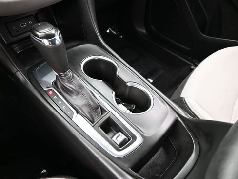 Used 2021 Chevrolet Equinox LS image 24