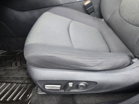 Used 2021 Toyota RAV4 XLE w/ Convenience Package image 20