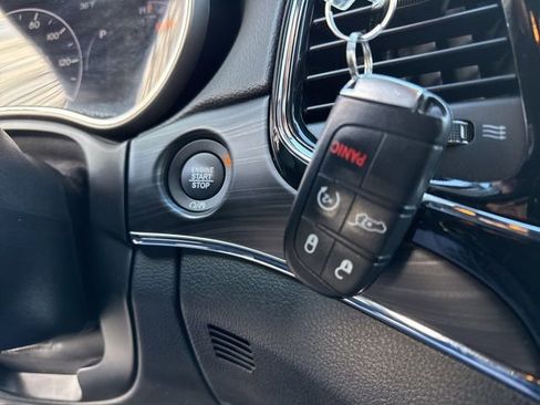 Used 2022 Jeep Grand Cherokee Limited image 41