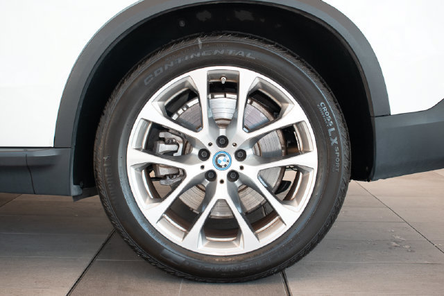 Used 2025 BMW X5 xDrive50e AWD/4WD image 9