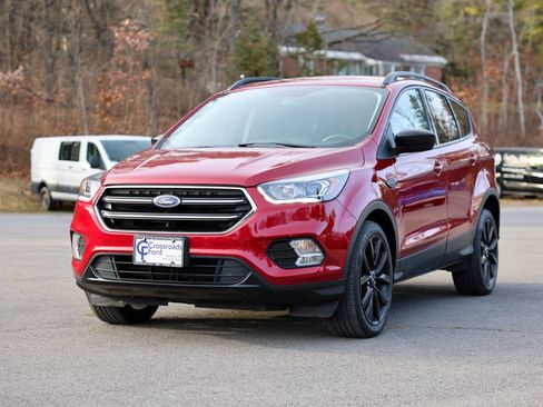 Used 2019 Ford Escape SE image 1