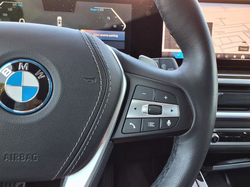 Used 2025 BMW X5 xDrive50e AWD/4WD image 28