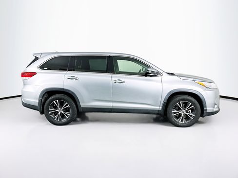 Used 2019 Toyota Highlander Plus AWD/4WD image 10