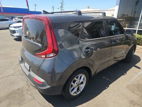 Used 2022 Kia Soul LX w/ Technology Package FWD image 1