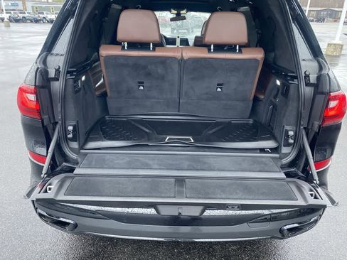 Used 2022 BMW X7 M50i image 25