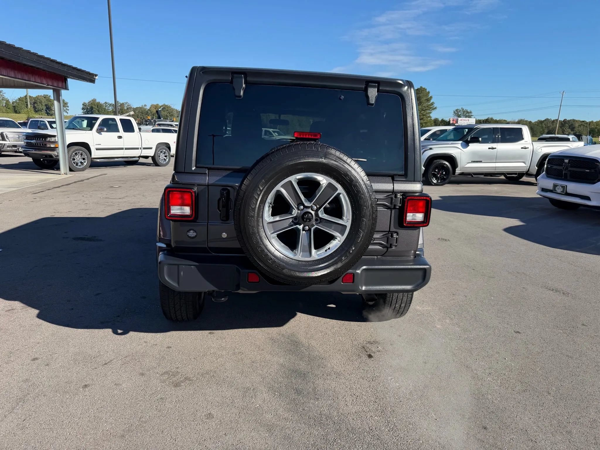 Used 2020 Jeep Wrangler Unlimited Sahara AWD/4WD image 19