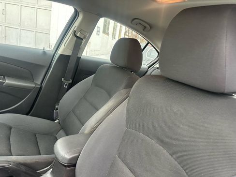 Used 2015 Chevrolet Cruze LT image 10