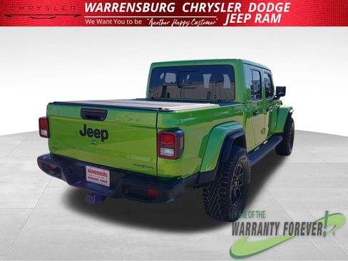 Used 2025 Jeep Gladiator Sport image 3