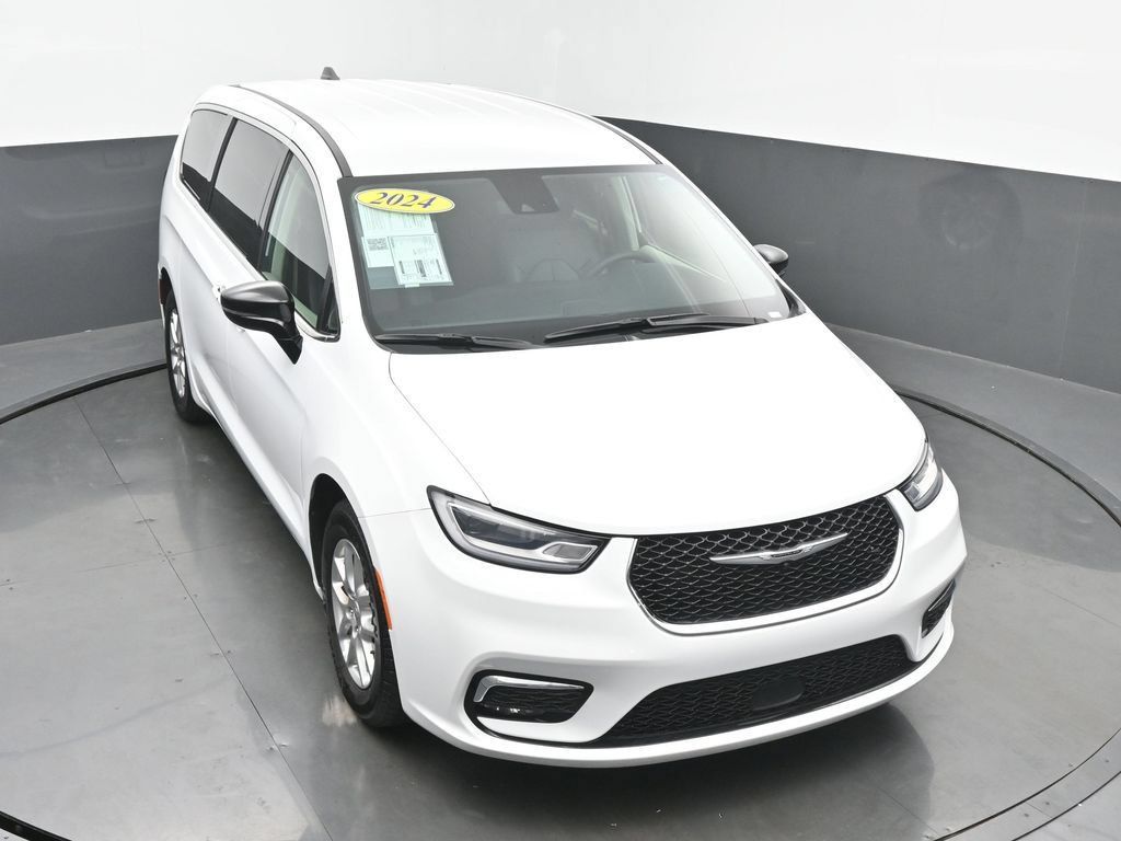 Used 2024 Chrysler Pacifica Touring-L FWD image 48