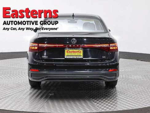 Used 2025 Volkswagen Jetta SE FWD image 6