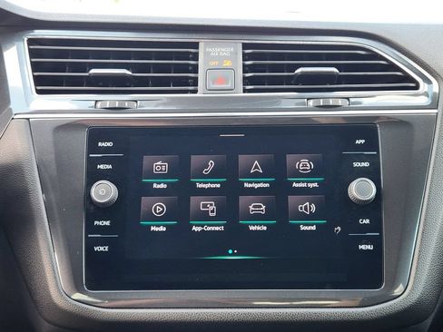 Used 2023 Volkswagen Tiguan SE R-Line FWD image 11