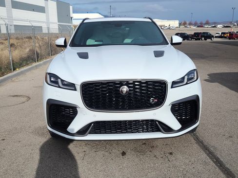 Used 2021 Jaguar F-PACE SVR image 2