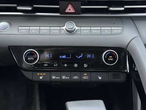 Used 2023 Hyundai Elantra SEL w/ Convenience Package image 5