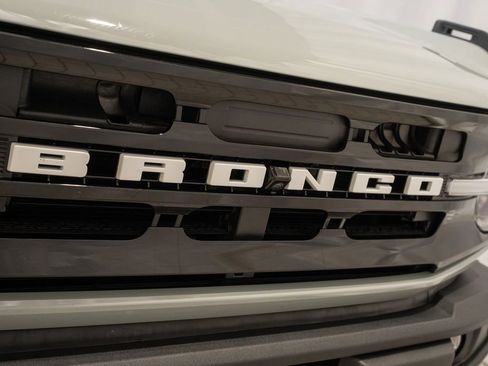 Used 2024 Ford Bronco Outer Banks image 3