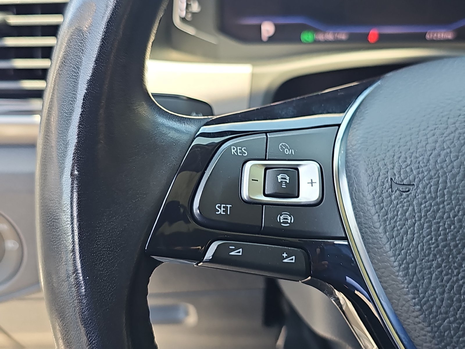Used 2020 Volkswagen Atlas SEL FWD image 19