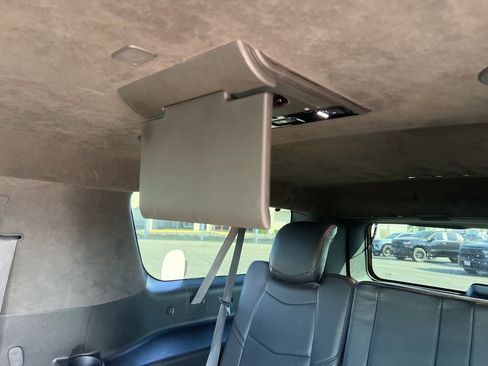 Used 2018 Cadillac Escalade ESV Platinum image 15