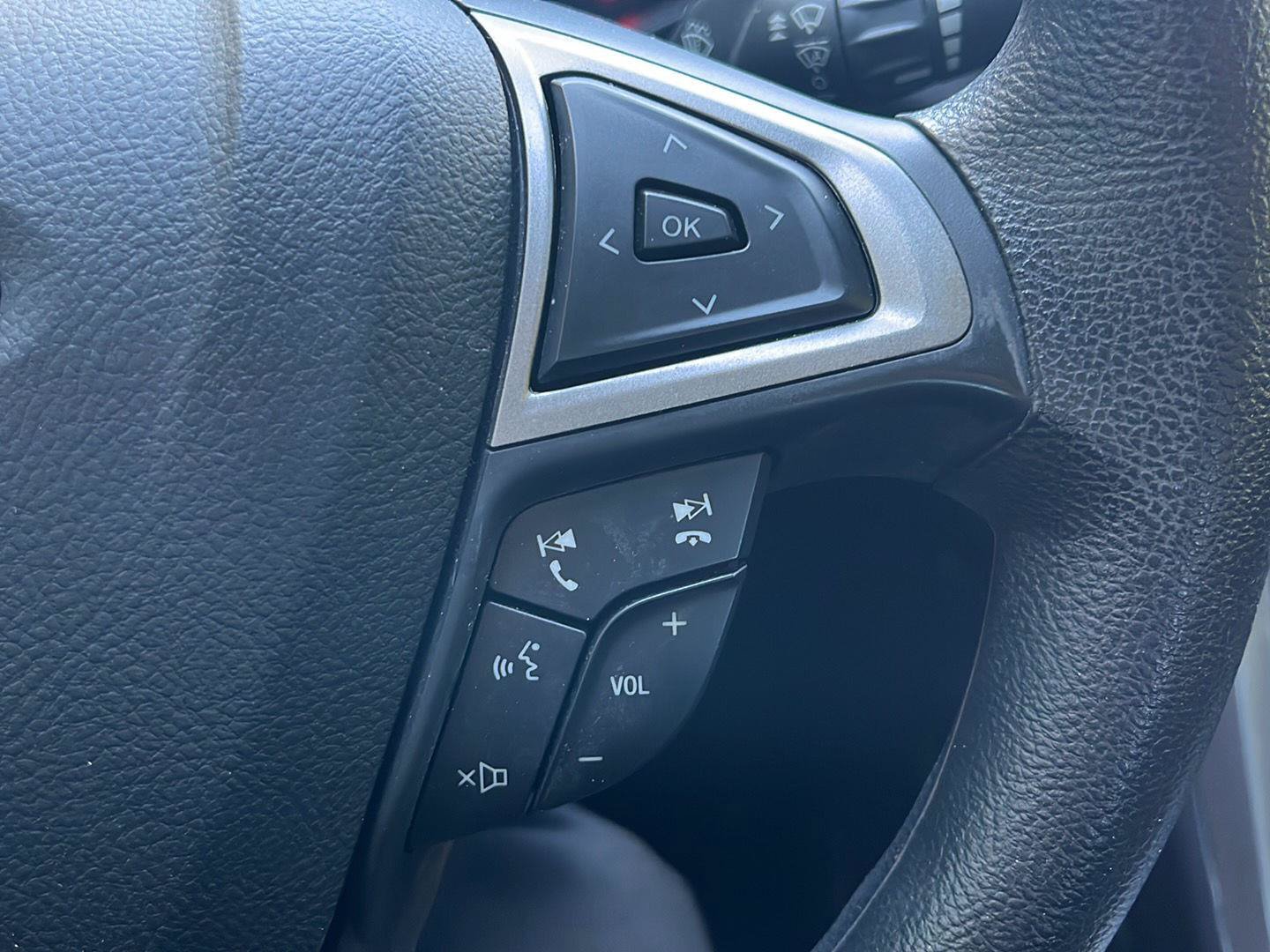 Used 2020 Ford Fusion SE FWD image 9